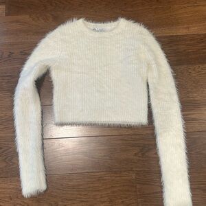 Zara White Fuzzy Cropped Crew Neck Sweater